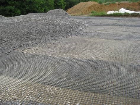 CSE fill placement to tension the geosynthetic. (Courtesy of Joel Sloan).