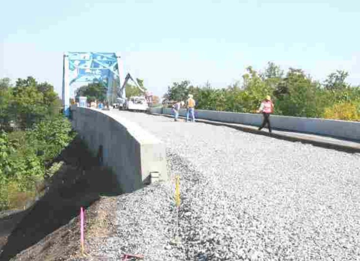 Completed T-Wall column supported embankment for Rancocas Bridge approach. From FHWA (2004)