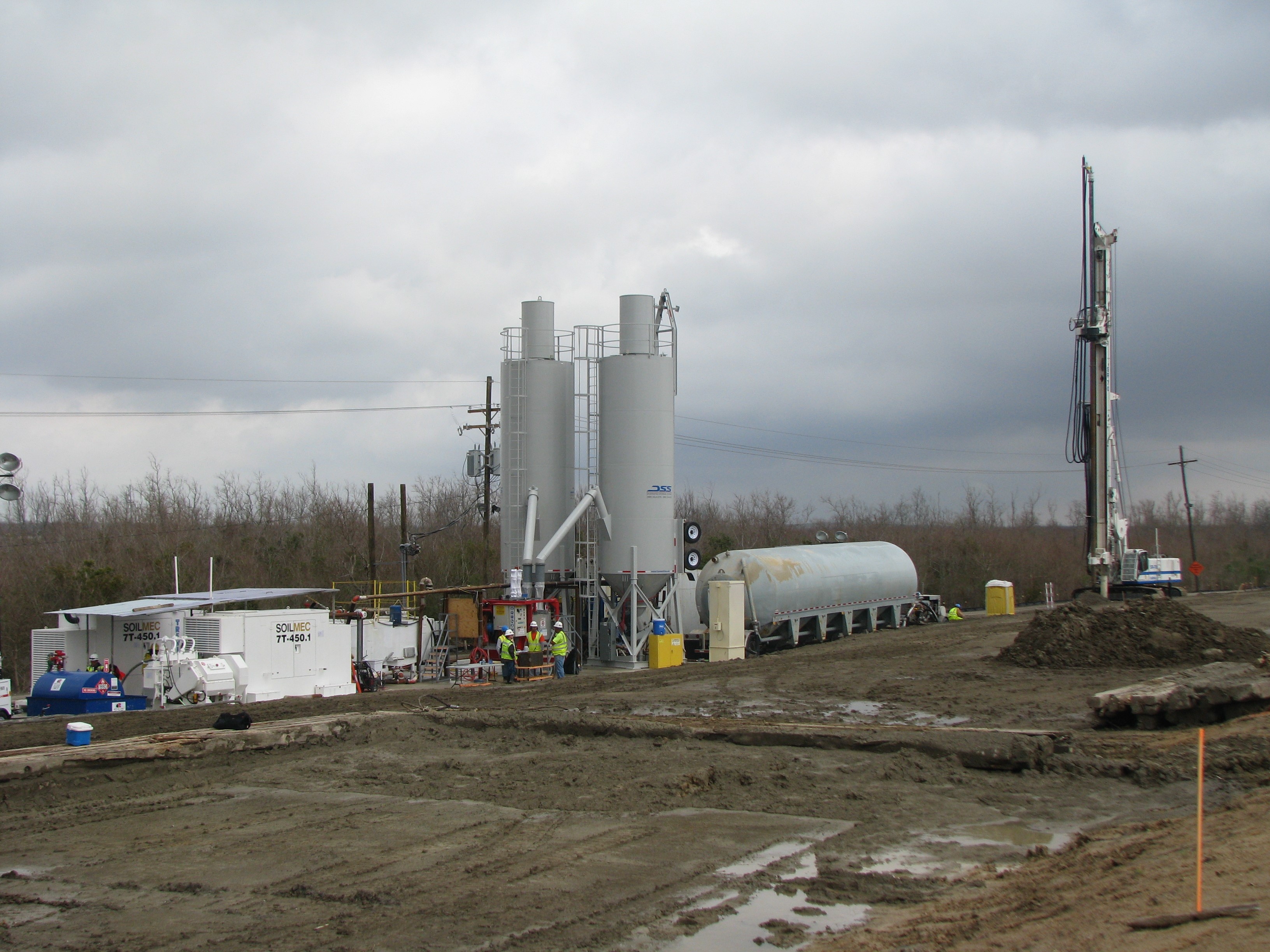 Batch plant and deep mixing rig. From Trevi Icos Corporation. Batch plant and deep mixing rig. From Trevi Icos Corporation.