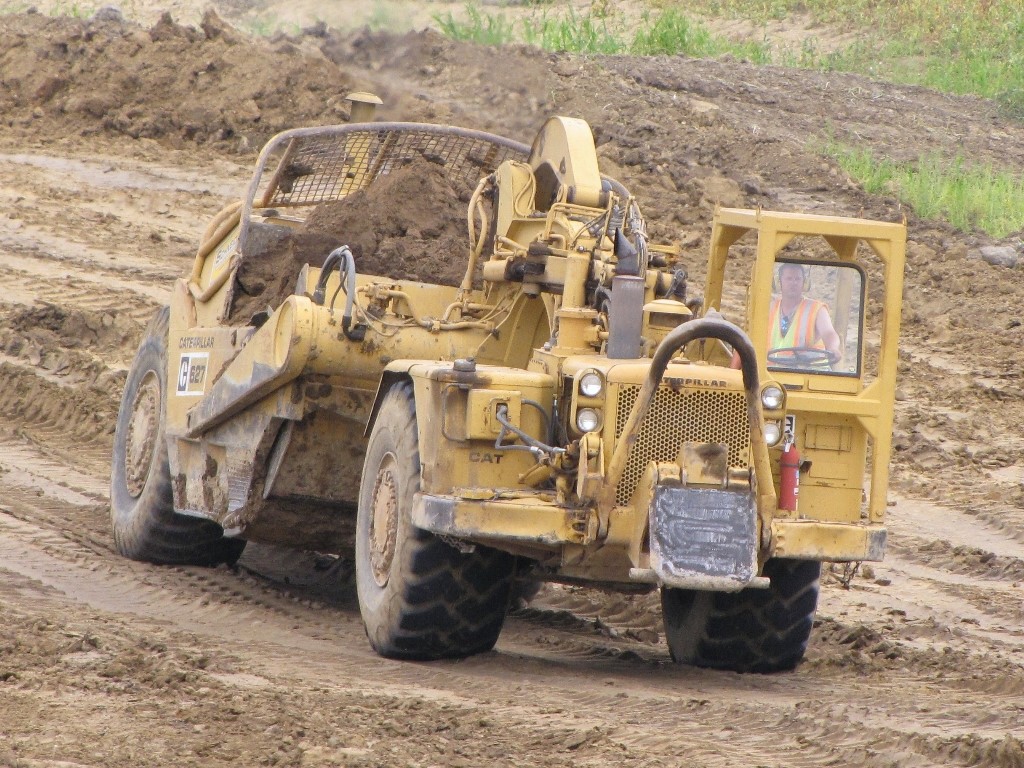 Self-propelled pan scraper on Stage C of Highway 14, Waseca, MN. From EquipmentImages.net. Self-propelled pan scraper on Stage C of Highway 14, Waseca, MN. From EquipmentImages.net.