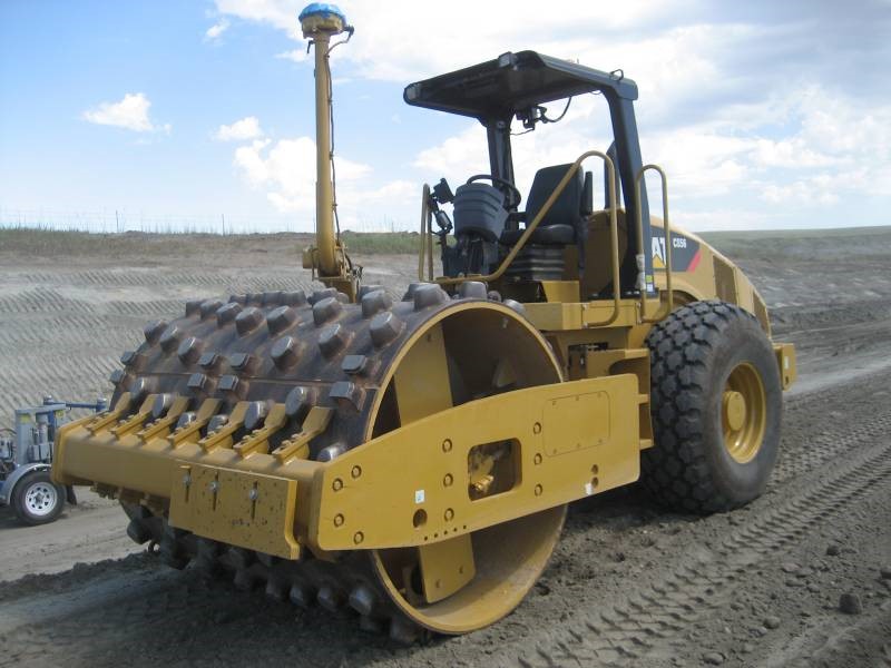 Caterpillar CS563 smooth drum vibratory roller with CMV and MDP measurement technologies (top), and Caterpillar CP56 padfoot roller with MDP measurement technology. (Courtesy of David White and Pavana Vennapusa of Iowa State University.)