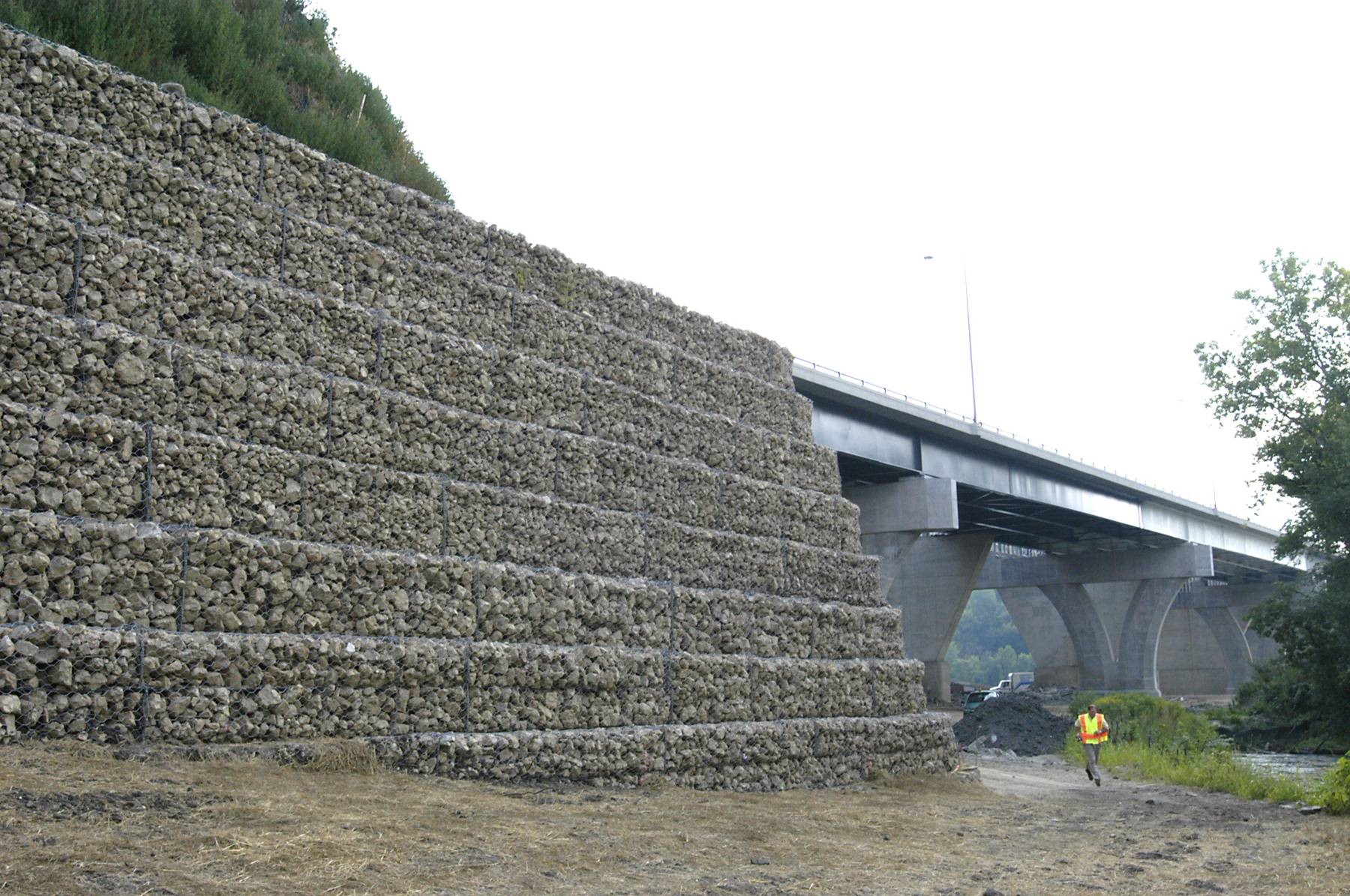 Minnesota DOT gabion-faced Reinforced Soil Slope on I35E and Mississippi River. Courtesy of Minnesota DOT.