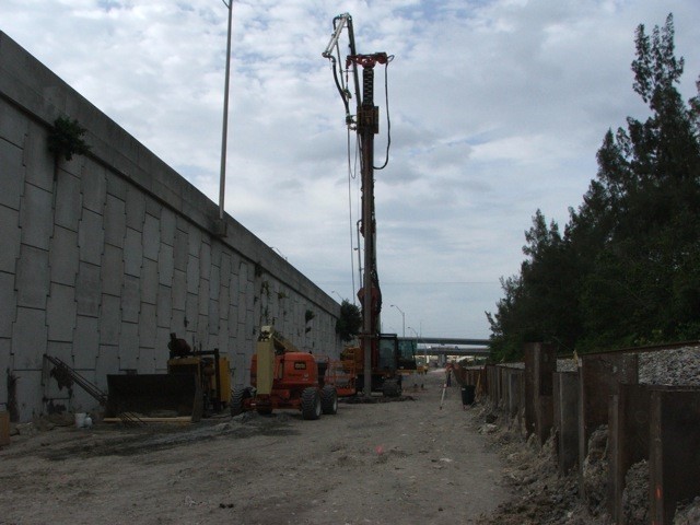 Full view of vibratory rig. Courtesy of James Collin, The Collin Group. Full view of vibratory rig. Courtesy of James Collin, The Collin Group.