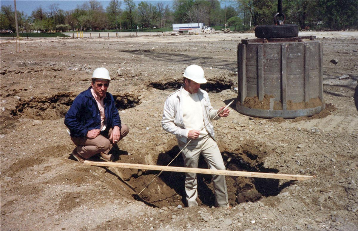 13.6 Mg (30.0 kips) tamper and crater formed during dynamic compaction. Photo courtesy of Elias et al. (2006). 13.6 Mg (30.0 kips) tamper and crater formed during dynamic compaction. Photo courtesy of Elias et al. (2006).