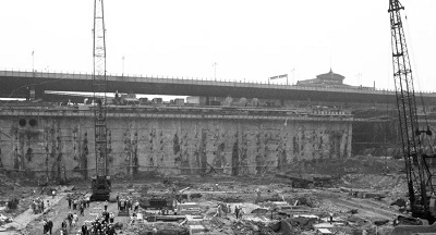 Photograph of completed slurry wall for the Twin Towers with tiebacks clearly visible, summer 1968.  Source: NYDN (2023).