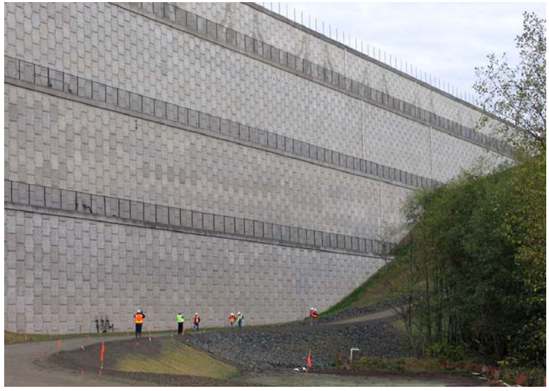 SeaTac Airport runway extension MSE wall. From FHWA NHI-10-024 (courtesy of T. Allen).